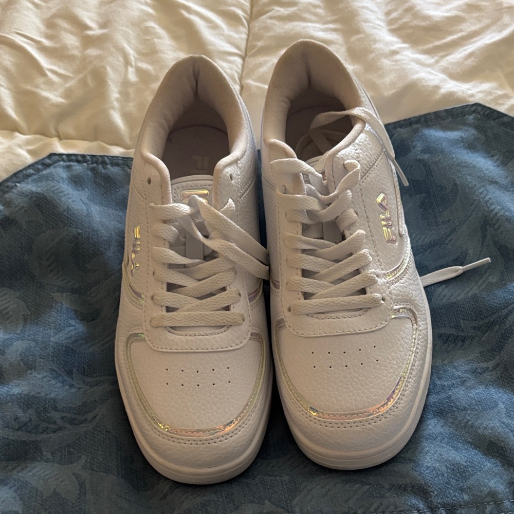 Fila Classic White Leather Sneakers - Picture 13 of 13